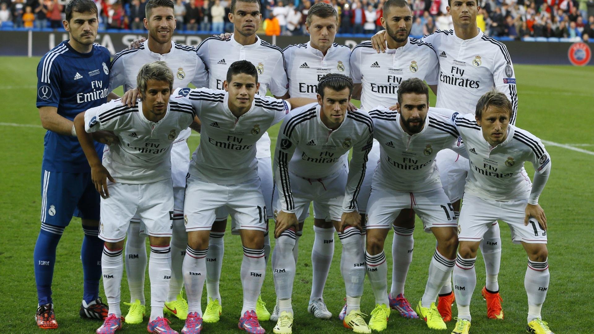 开云体育网址-瞩目明星对决：梅西与C朗的焦点相遇，梅西配合