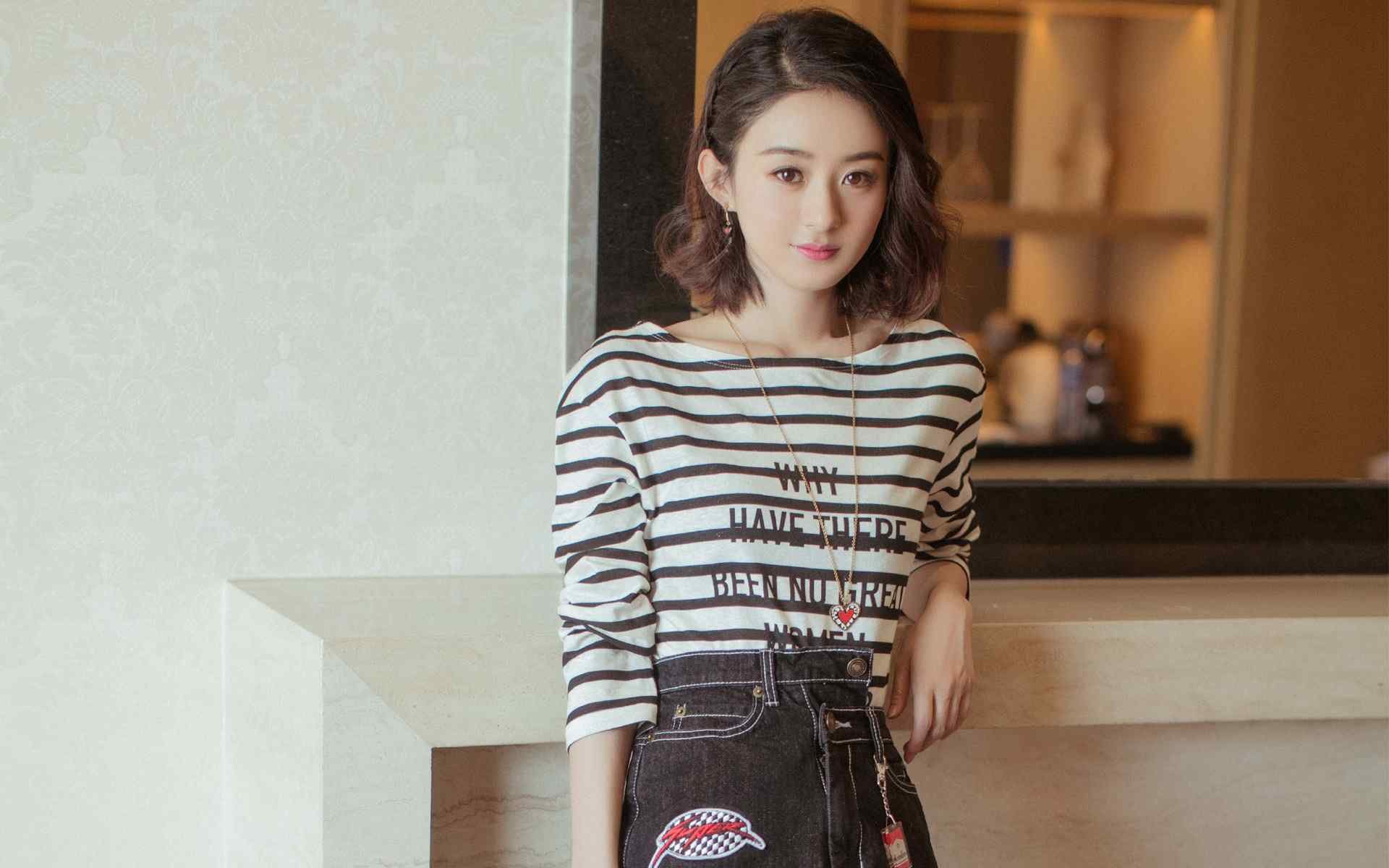 开云体育在线入口-阿莱克西50米蝶泳完美入水领先，阿莱克西亚高清图片